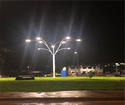 Poste árvore — A&M Materiais